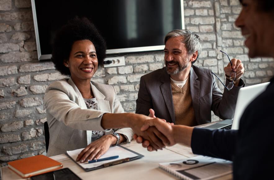 O risco invisível de promover quem “aguenta tudo”