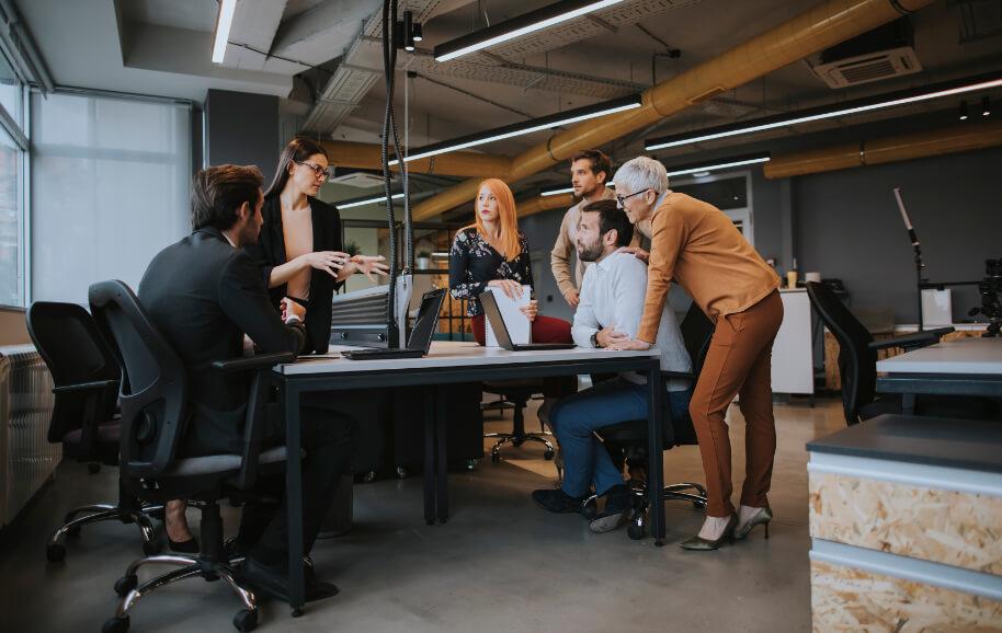 O silêncio estratégico que líderes usam para evitar escolhas difíceis