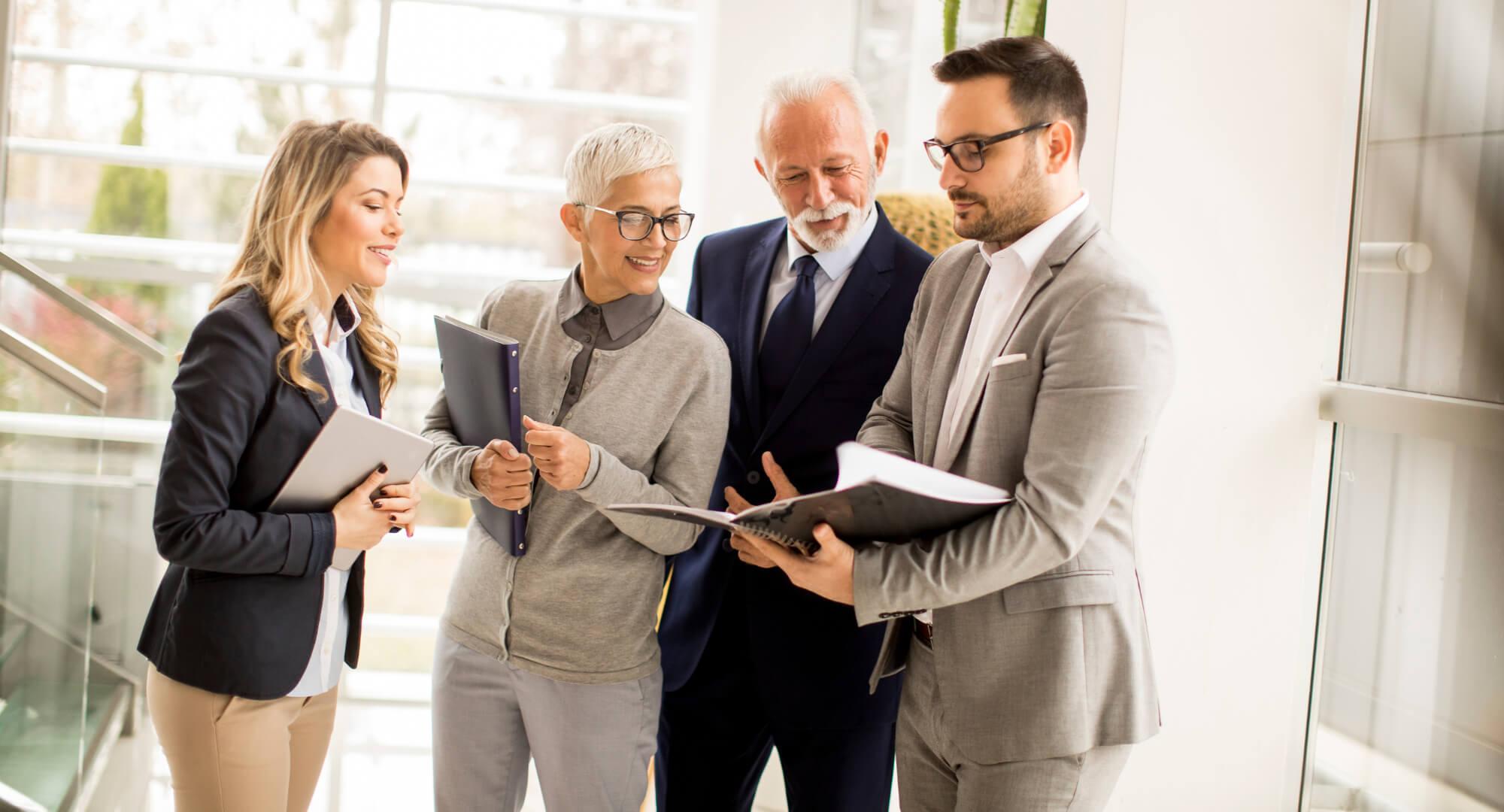 3 formas de preencher a lacuna entre gerações no local de trabalho com a ajuda da IA