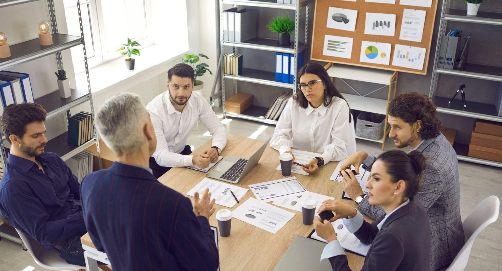 3 maneiras comprovadas pelas quais os líderes podem inspirar funcionários descomprometidos