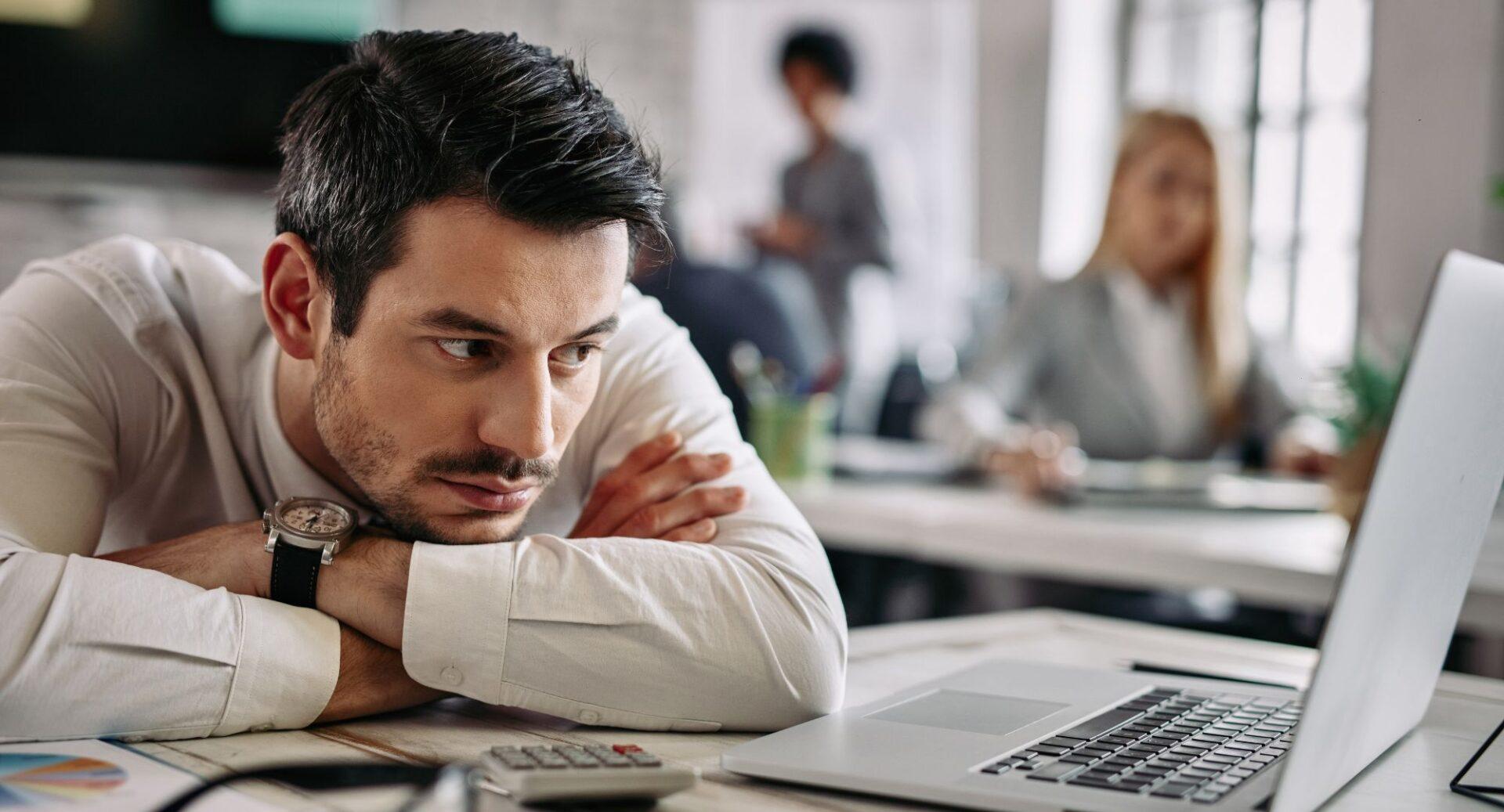 O custo de engolir tudo: gestão de emoções mal entendida