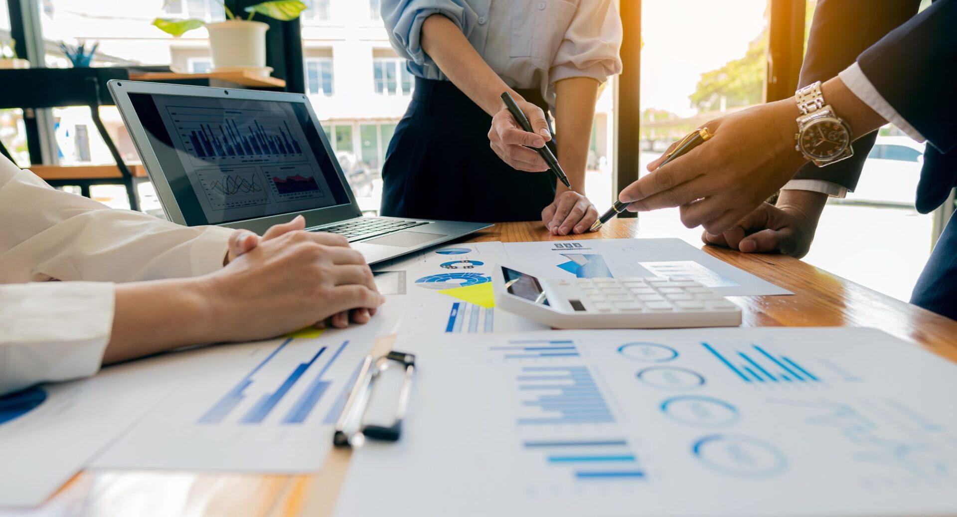 O que acontece quando a empresa cresce, mas o pensamento continua pequeno