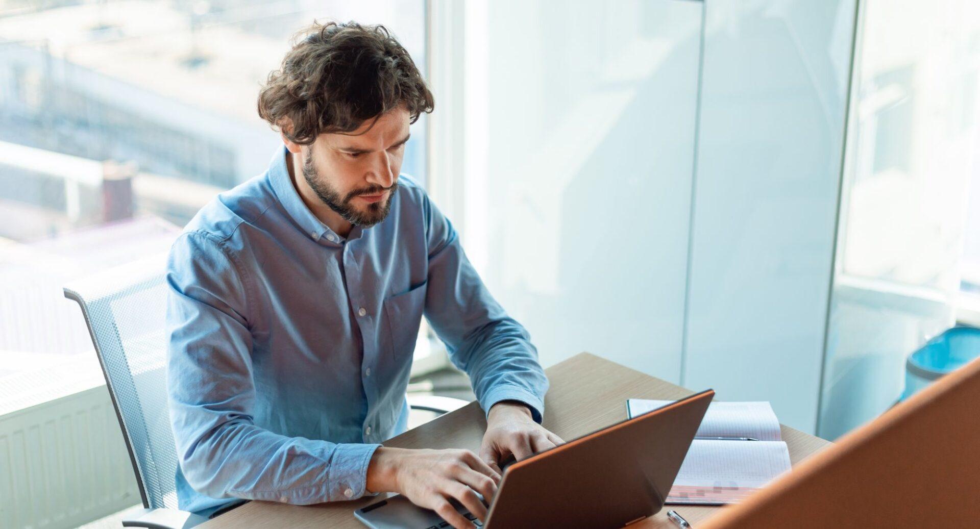 Por que mensagens simples viram conflitos no trabalho remoto?