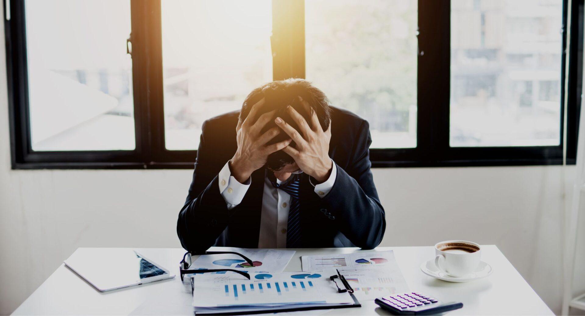 6 comportamentos que parecem maturidade, mas limitam sua carreira