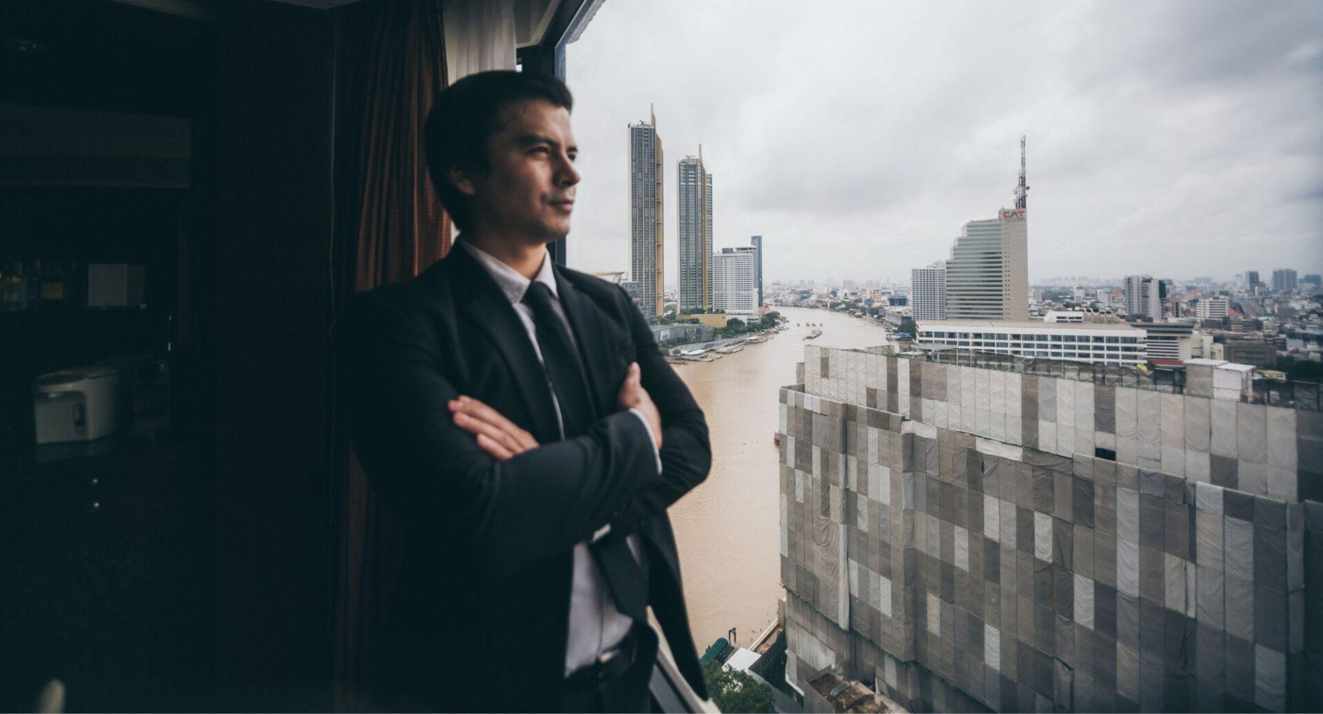 A pressão invisível que distorce decisões de liderança