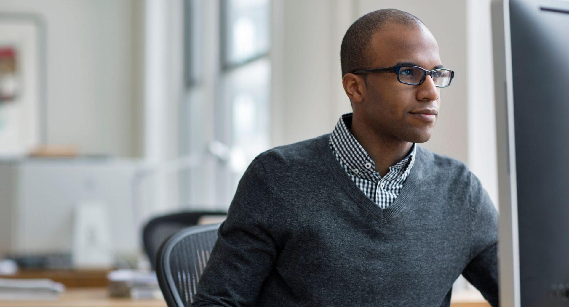 6 atitudes profissionais que mantêm sua carreira ocupada, mas parada