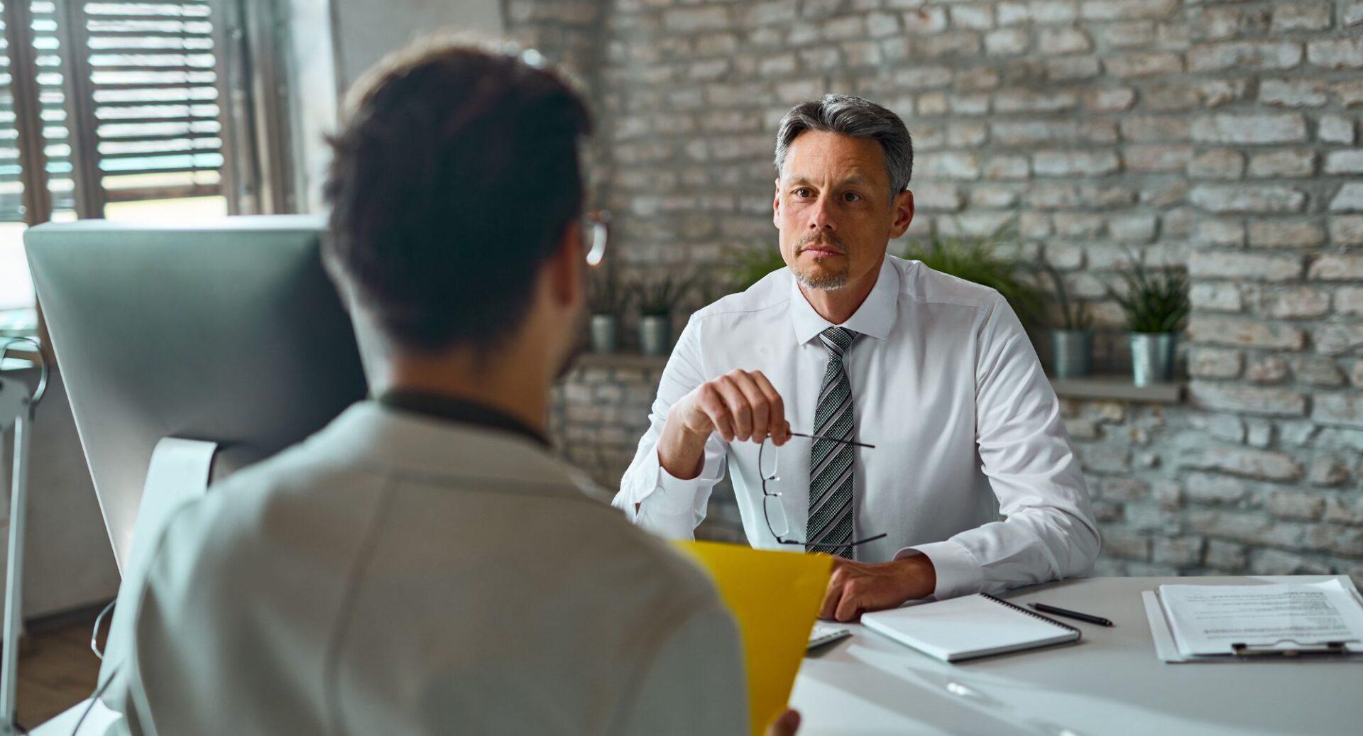 Não é feedback frequente que desenvolve equipes. É feedback no momento certo