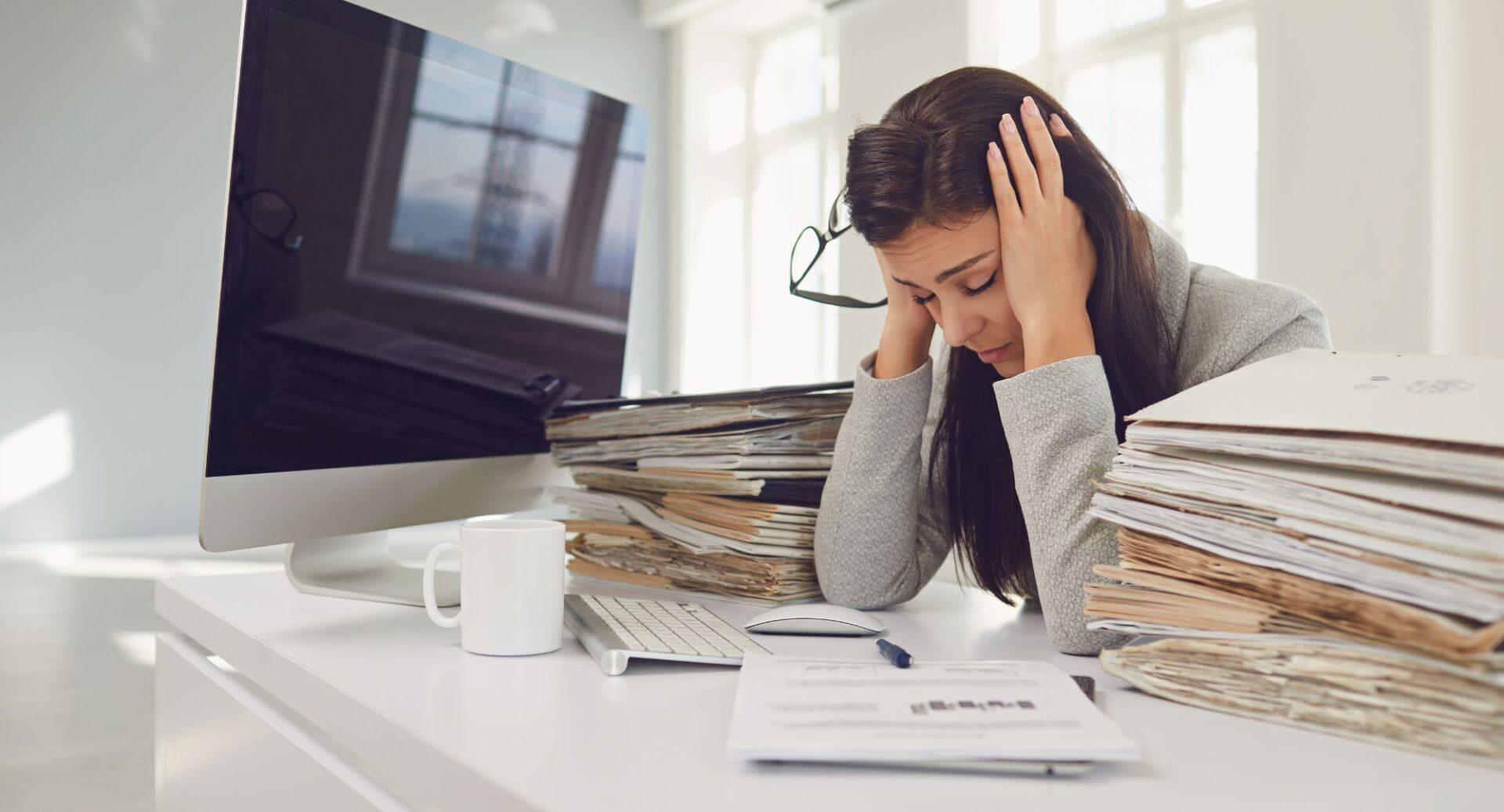 O paradoxo do líder exausto: entregar muito e sentir pouco