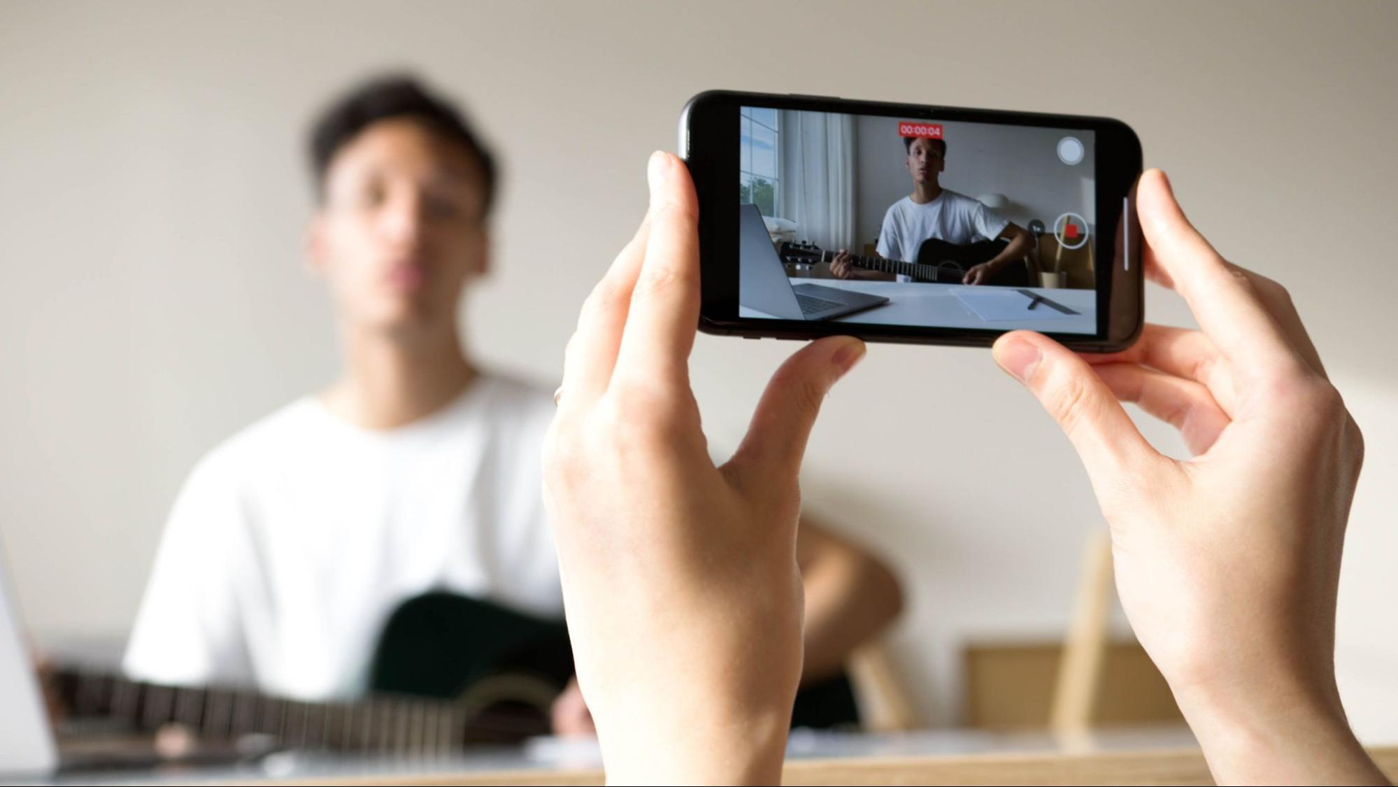 Creator Economy cresce no Brasil e aumenta procura por proteção jurídica para influenciadores