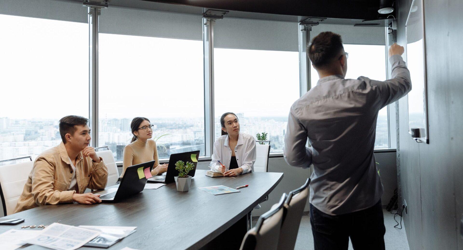 O detalhe que faz algumas equipes confiarem imediatamente no líder