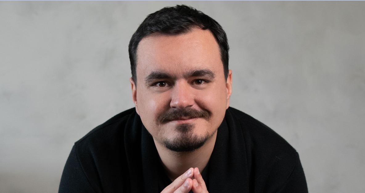Brasileiro Henrique de Castro, fundador da New Rizon, é aprovado pela Anthropic em certificação oficial do Claude