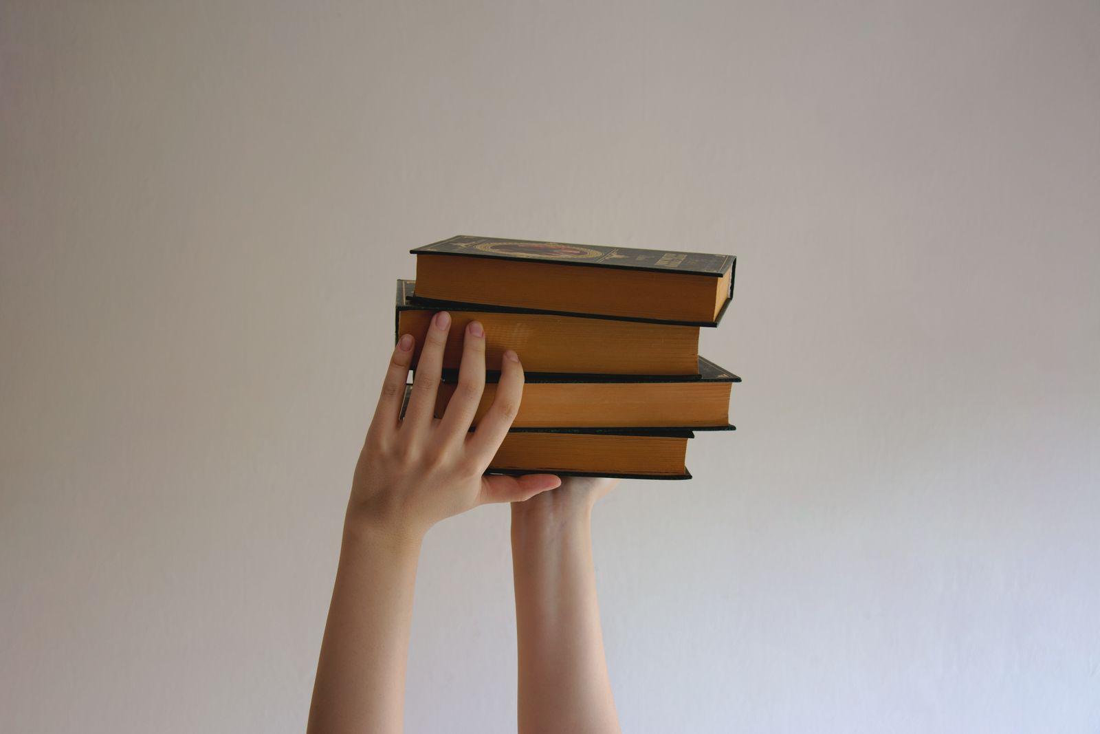 4 livros que todo profissional deveria ler para aprender a negociar melhor